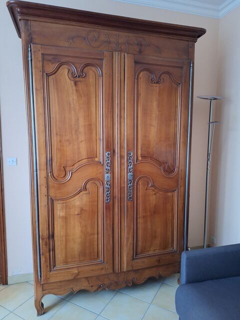 Armoire en merisier sculpté deux portes 500 Créteil (94)