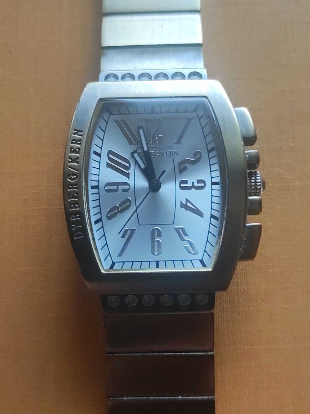 Superbe montre acier dor&eacute;,pierres zirconium. vintage. Dyrberg Kern Tr&egrave;s bon &eacute;tat Bijoux et montres