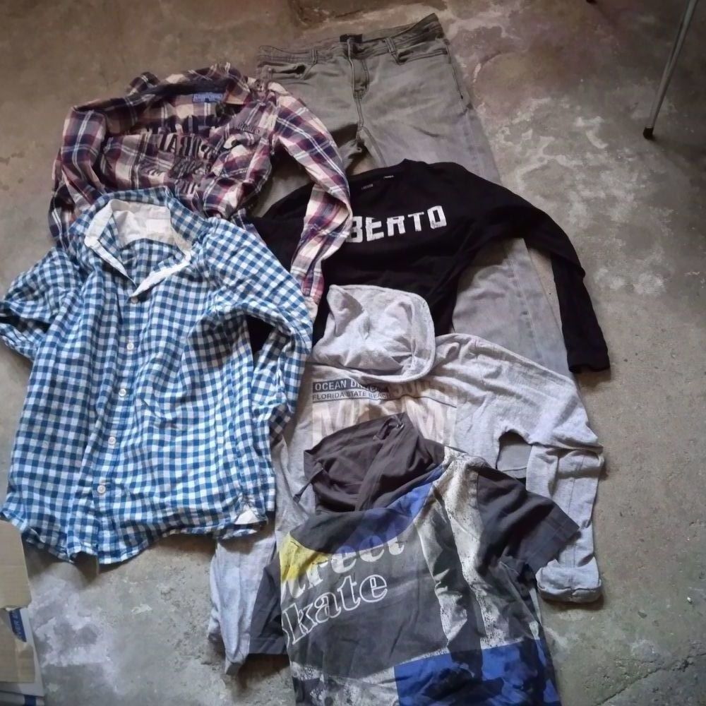 6 tee shirts et deux chemises Vêtements enfants