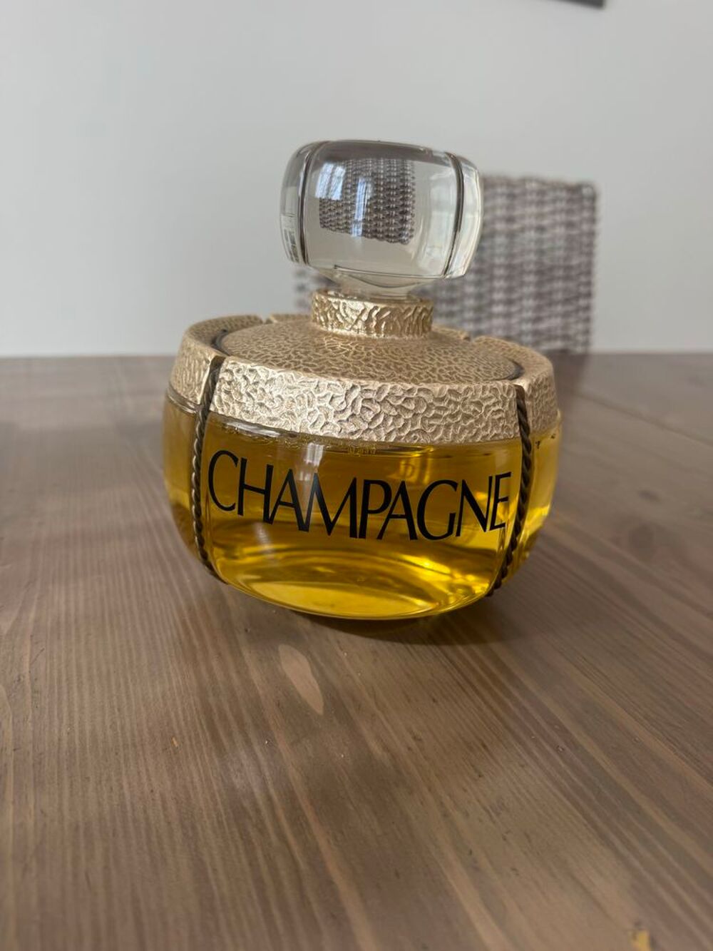 factice g&eacute;ant parfum champagne YSL 