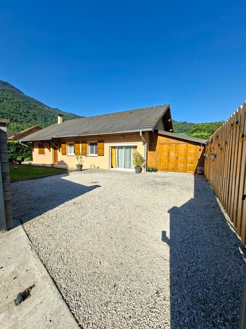   Maison de plain pied 3 ch,2 sdb,garage sur 500 m2 de terrain Maison - 4 pi�ce(s) - 104 m�