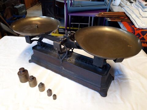 Ancienne Balance Roberval  plateau avec ses 6 poids Vintage 30 Apremont (73)