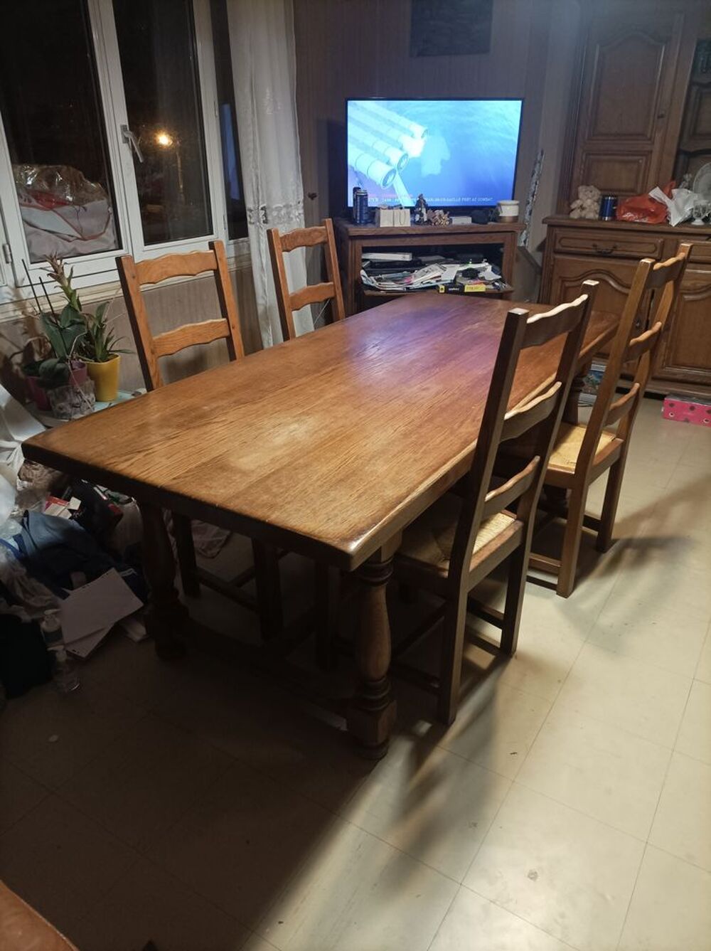 Grande table rustique en ch&ecirc;ne massif. Meubles