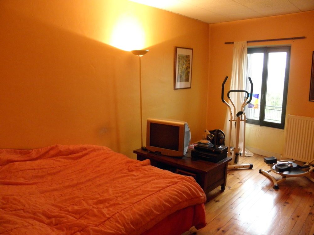 Location Appartement BEL F3 AVEC COUR ET GARAGE 
5 MINUTES LE PUY CENTRE Espaly-saint-marcel
