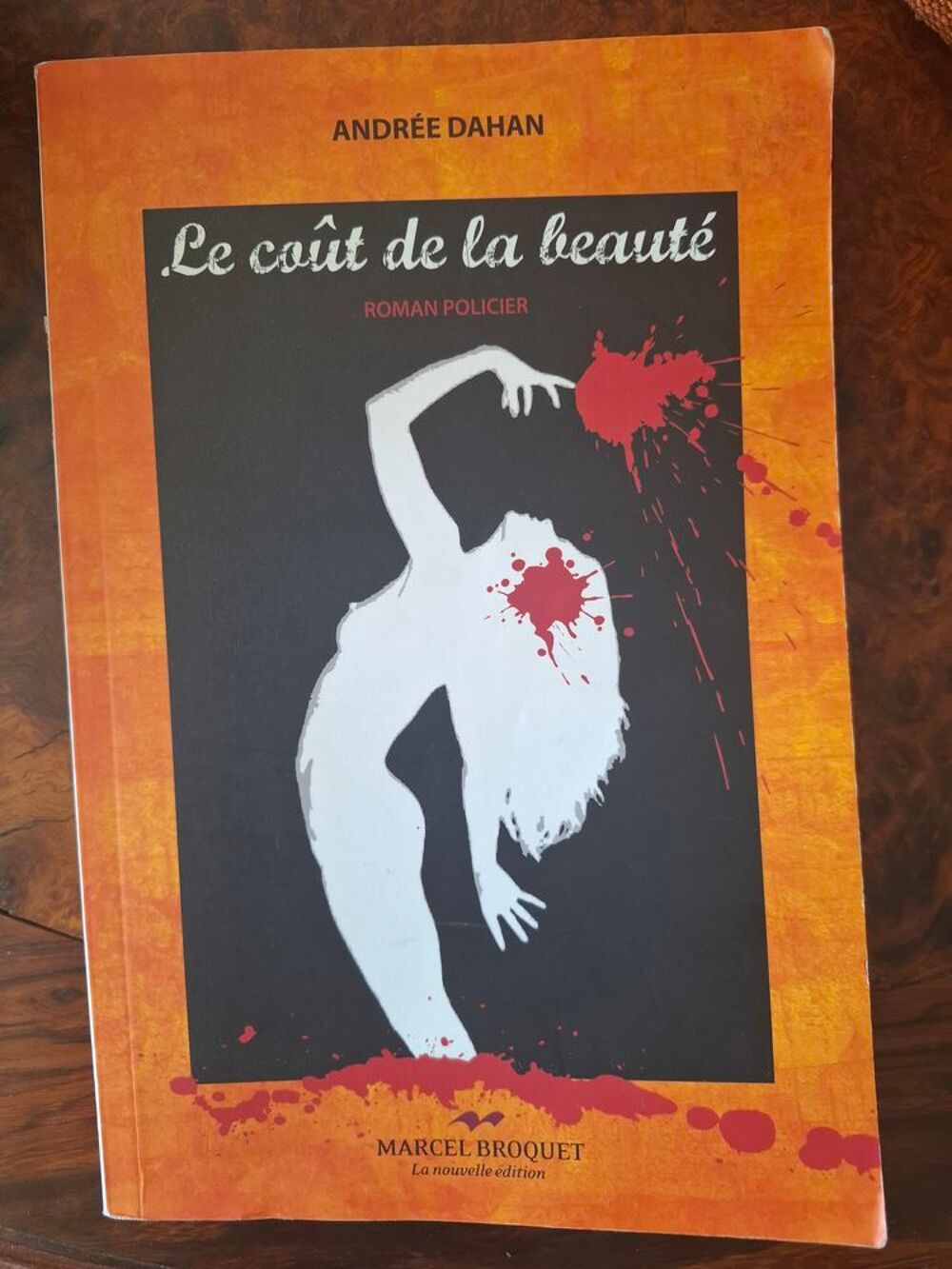 Livre Le co&ucirc;t de la beaut&eacute; - broch&eacute; - Dahan - Marcel Broquet Livres et BD