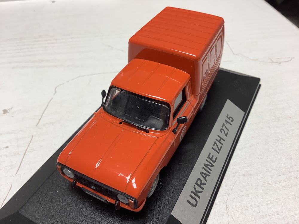 IZH MOSKWITCH 2137 1976 1/43 voiture miniature 