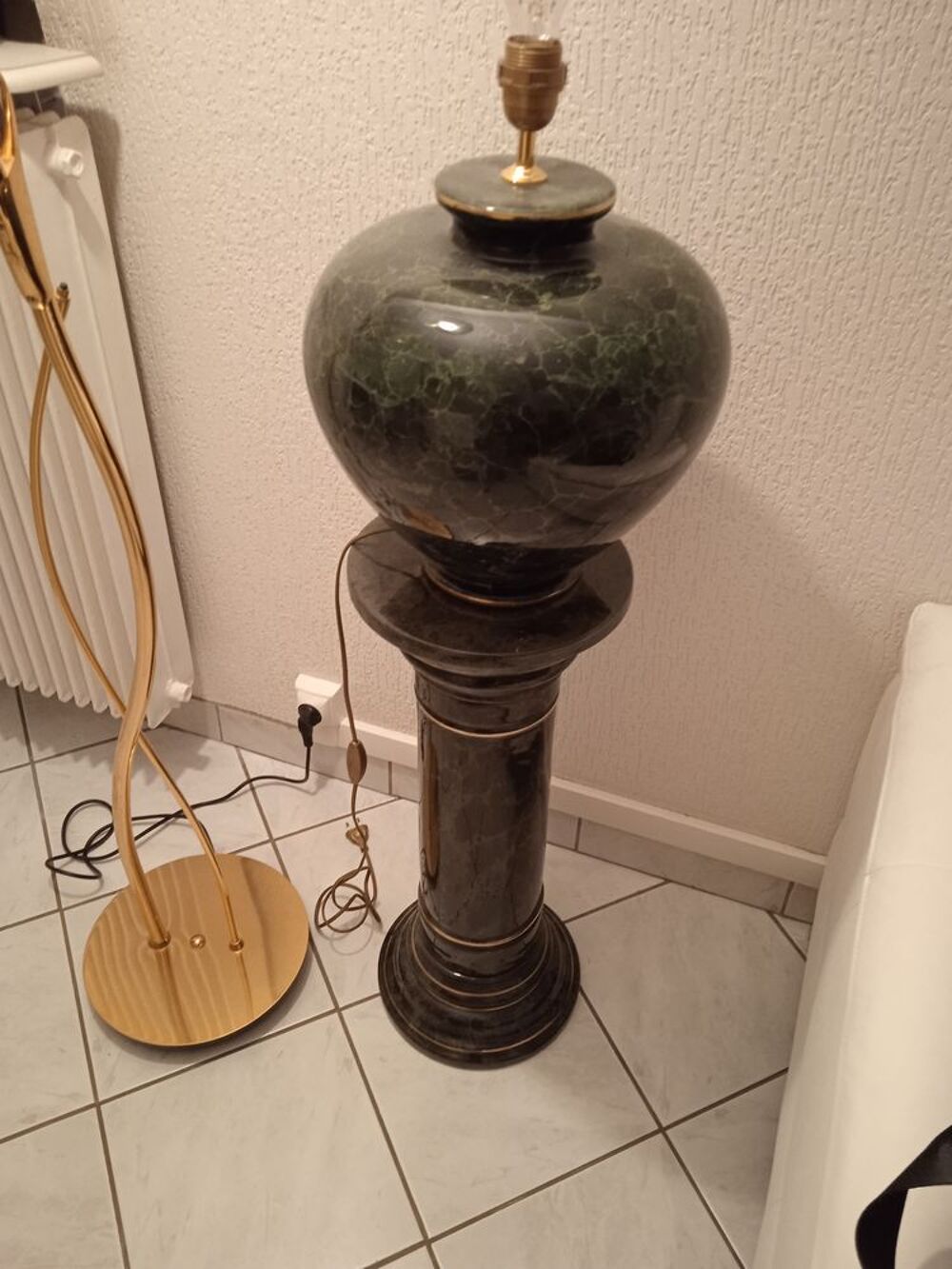 lampe et colonne Meubles