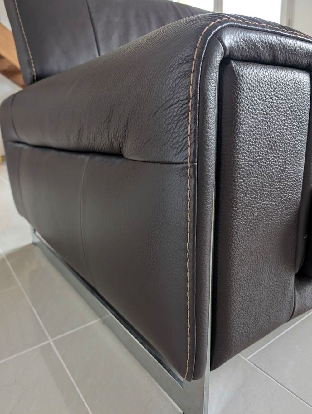 Donne canap&eacute; cuir Natuzzi 
Meubles