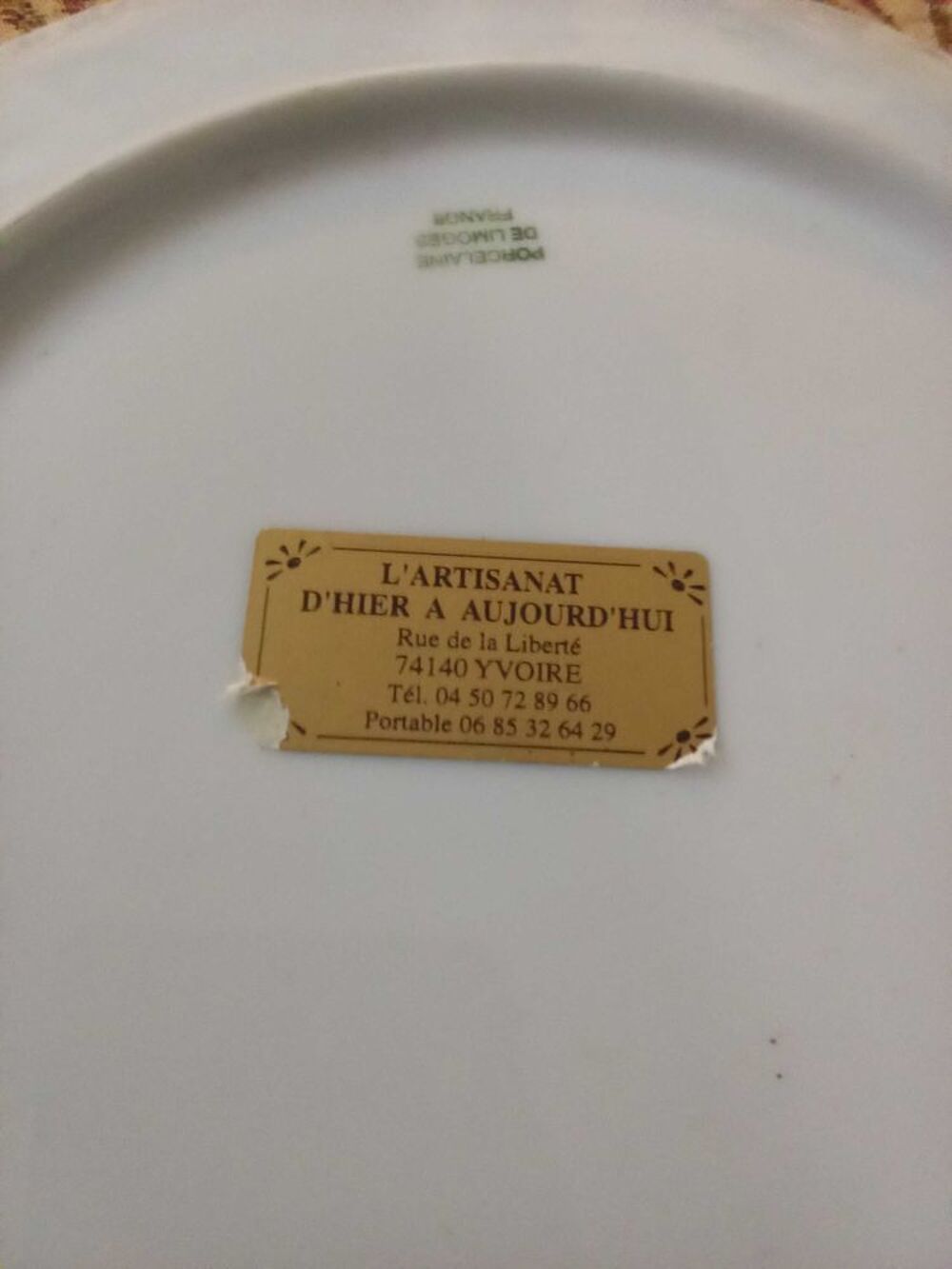 assiette en porcelaine d 'un sabotier 