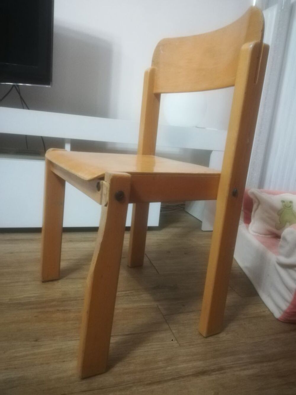 Petite chaise d'&eacute;colier, d'enfant en bois clair/ A r&eacute;nover Mobilier enfants