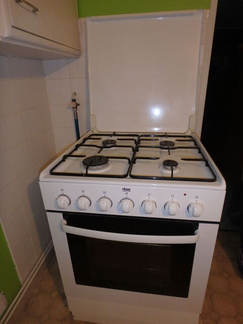 Cuisini�re FAURE FCG661MWC A R�parer 30 Reims (51)