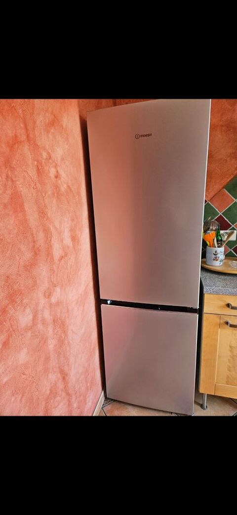 Combiné Refrigerateur et congélateur INDESIT 320 Chaponost (69)