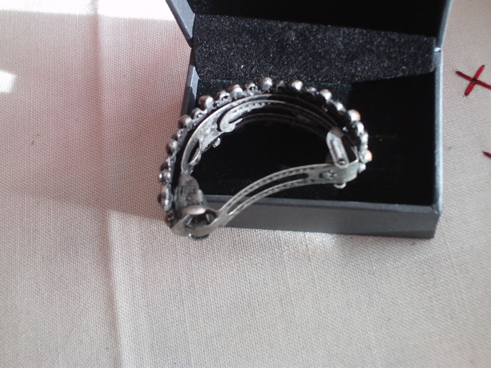 Deux vieilles belles barrettes fleurs brillantes N&deg; 516 Bijoux et montres