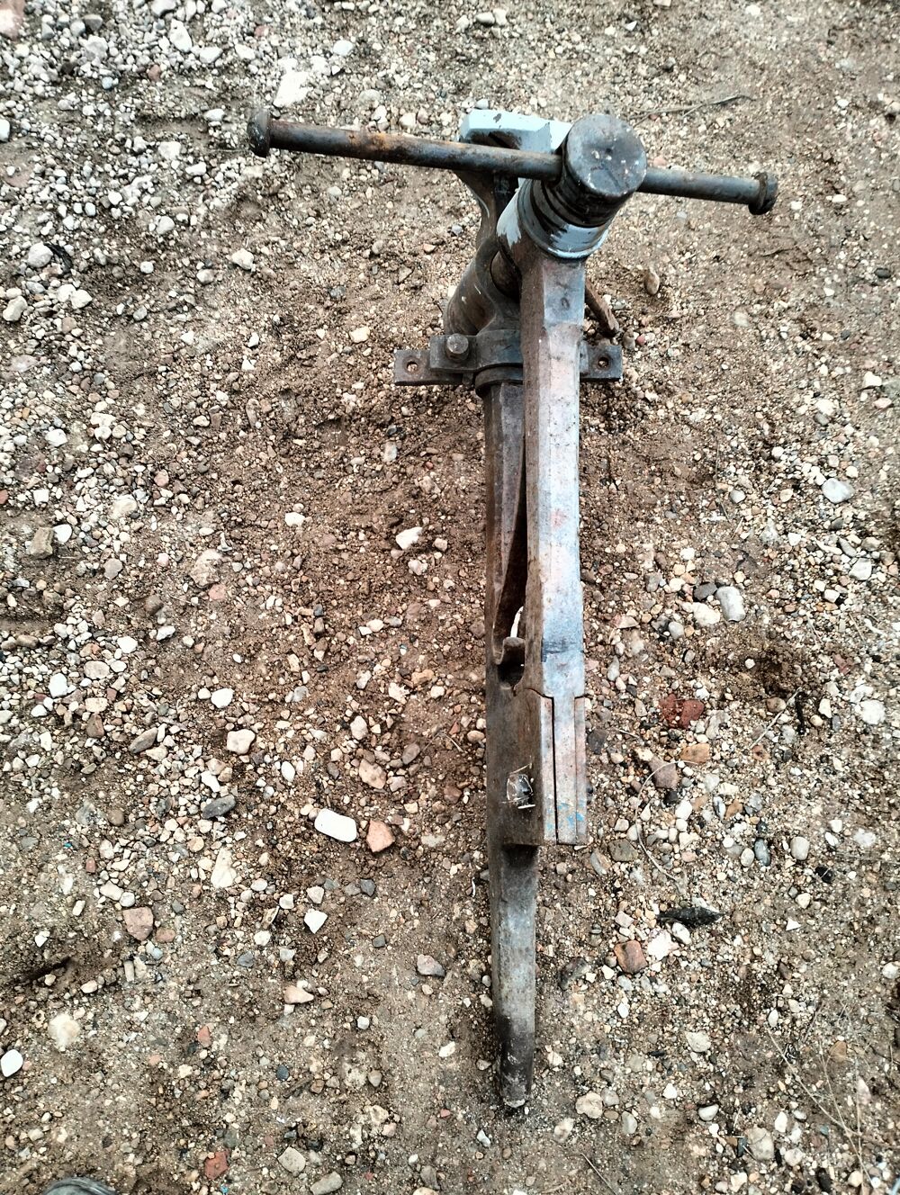 Etau pied mors 160 mm 45 kg Bricolage
