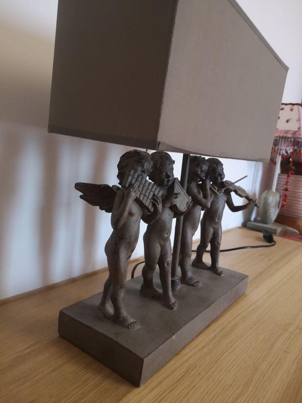 Lampe &agrave; poser avec 4 anges musicien
Décoration