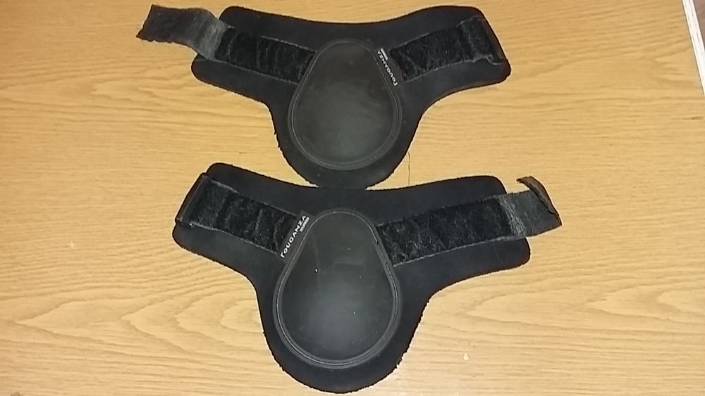 1 paire de prot&egrave;ge-boulets cheval, noire Sports