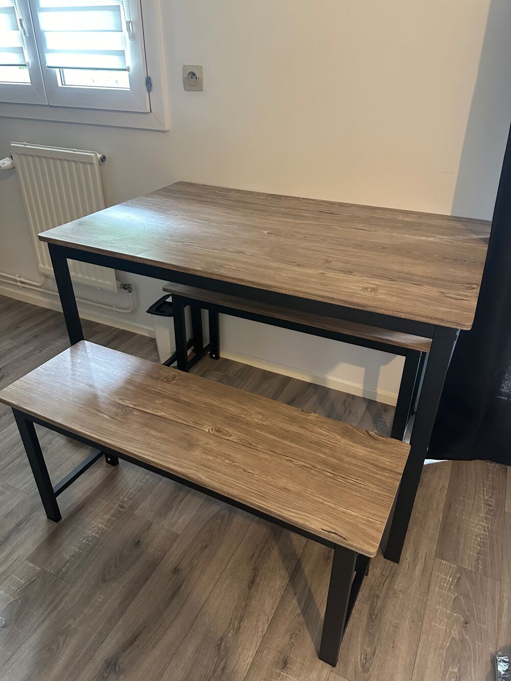 Table et 2 bancs Meubles
