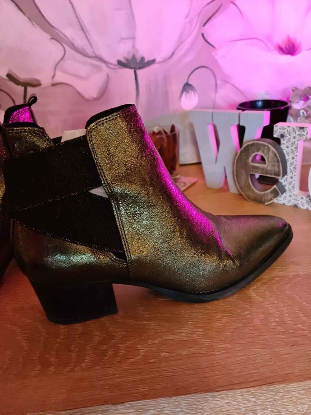 Tr&egrave;s belles bottines cuir. Marque Texto.P39. Couleur vert Chaussures