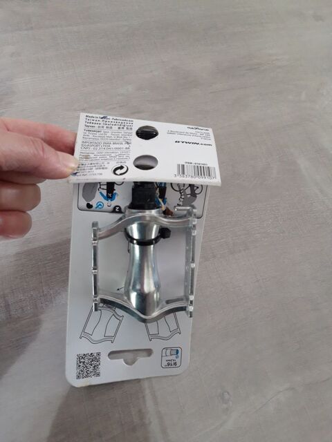  2 paires de pdales donc une paire neuves .
10 Ancenis (44)