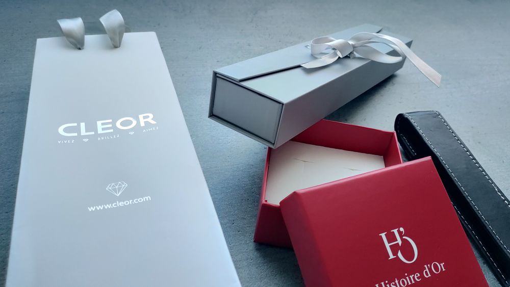 Lot de bo&icirc;tes de pr&eacute;sentation pour bijoux en tr&egrave;s bon &eacute;tat Bijoux et montres