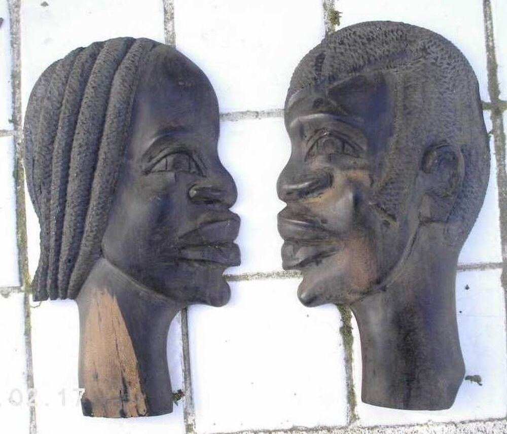 Couple, 2 TETES AFRICAINES en bois, hauteur 25.5 cm Dcoration