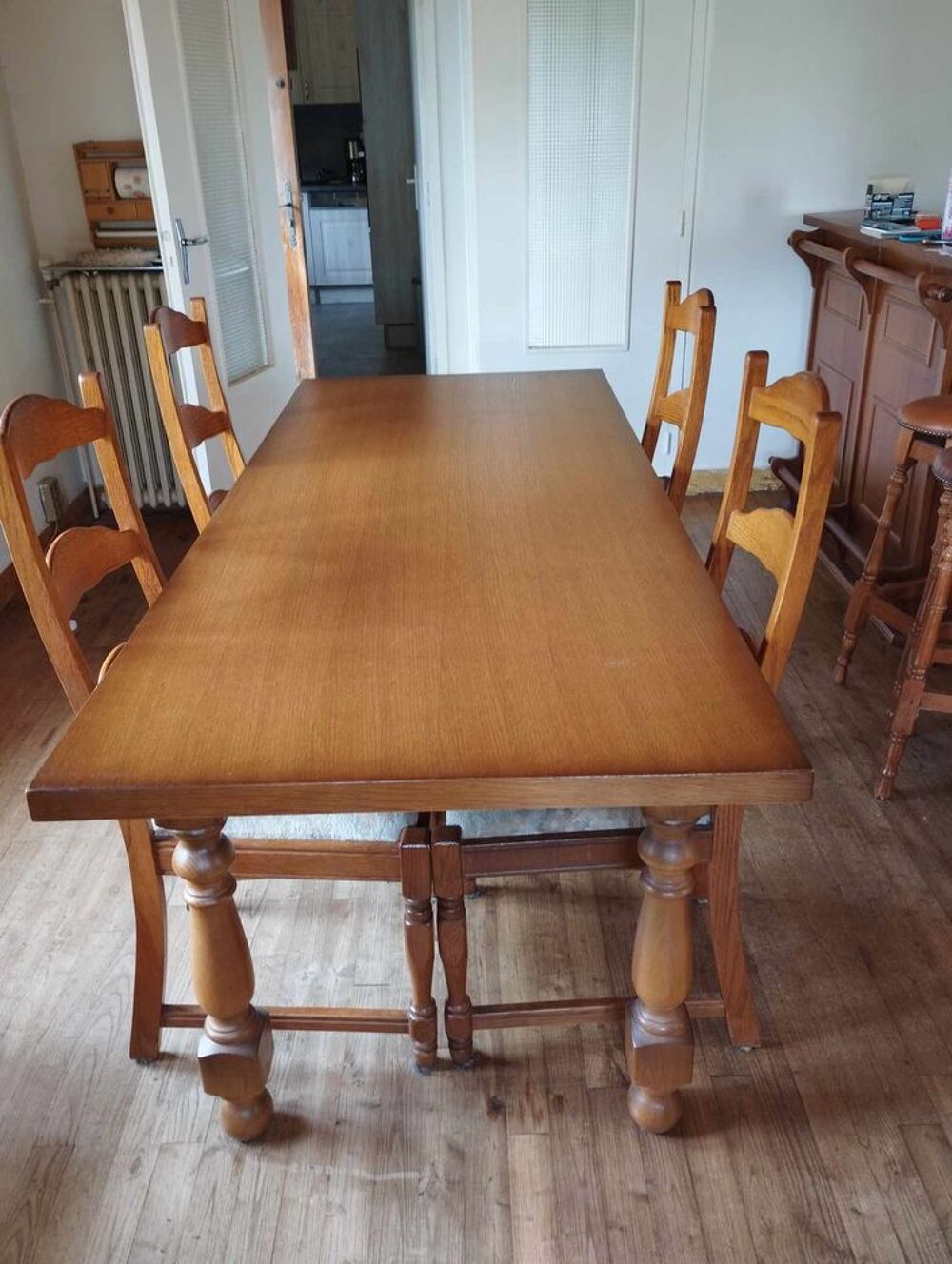Table et 4 chaises Meubles
