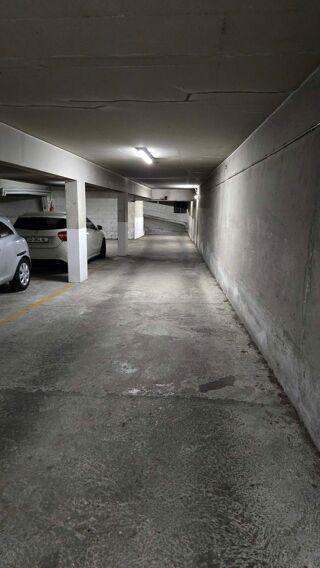 Parking / Garage à louer 9 m² Paris