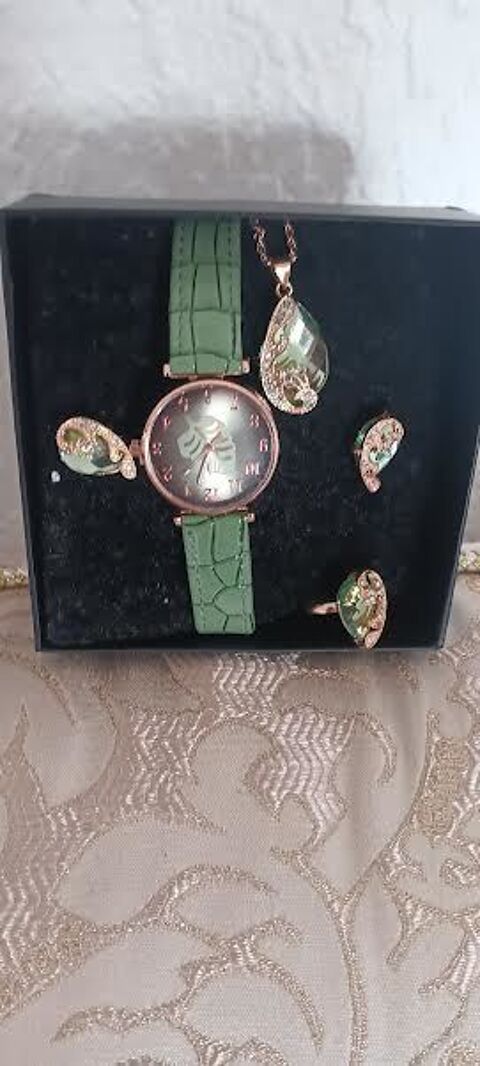 Magnifique ensemble bijoux montre cadrant rose bracelet vert 25 N�mes (30)