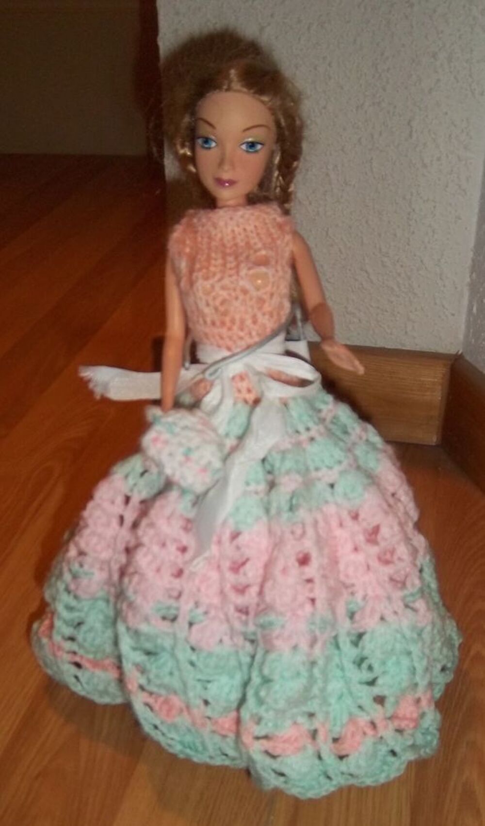 Robe crochet laine bleu et rose et petit sac Jeux / jouets
