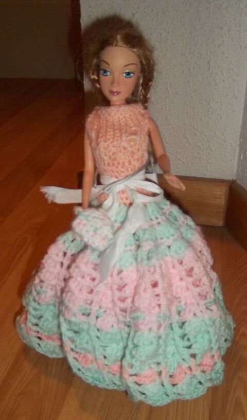 Robe crochet laine bleu et rose et petit sac 1 Colombier-Fontaine (25)