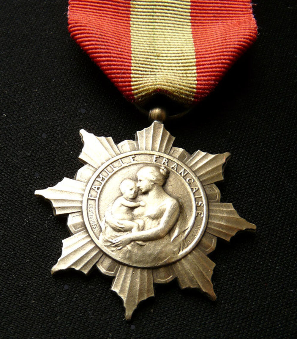 M&eacute;daille Civile Famille Fran&ccedil;aise, avec sa bo&icirc;te et &eacute;pingle 