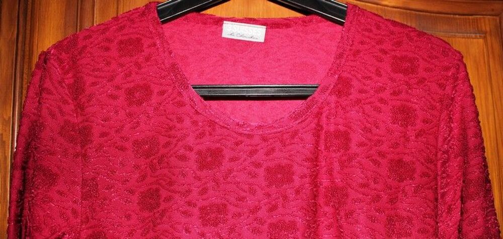 #Haut 3 Suisses rouge 36-38 mais correspond T32 (voir mesure Vêtements