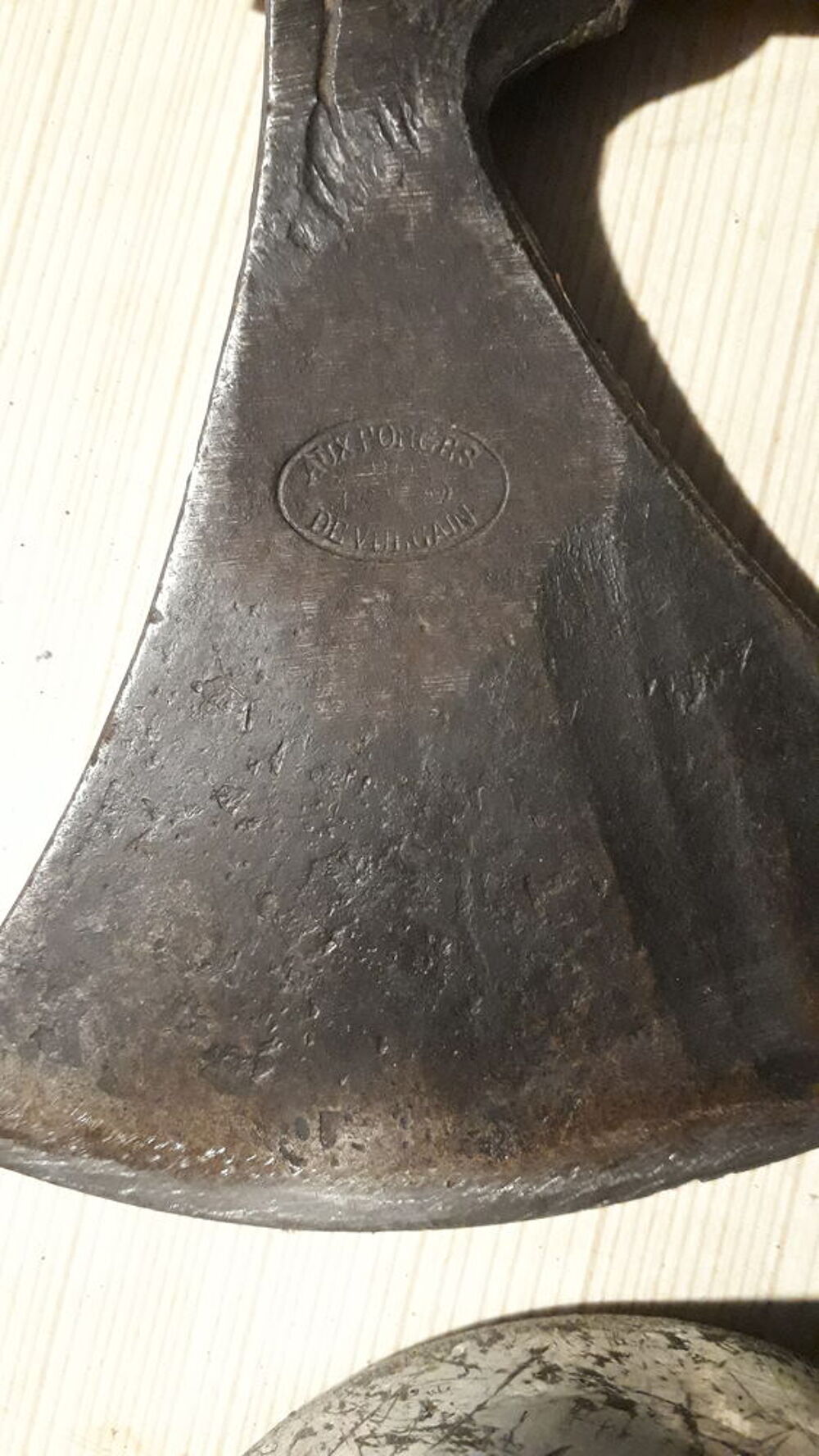 Hache l&eacute;g&egrave;re. Bricolage