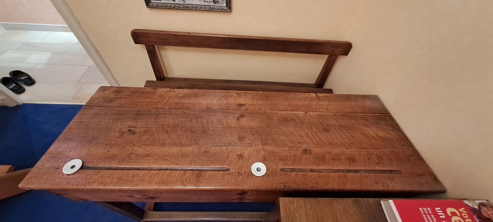 Banc d'&eacute;colier 
Meubles