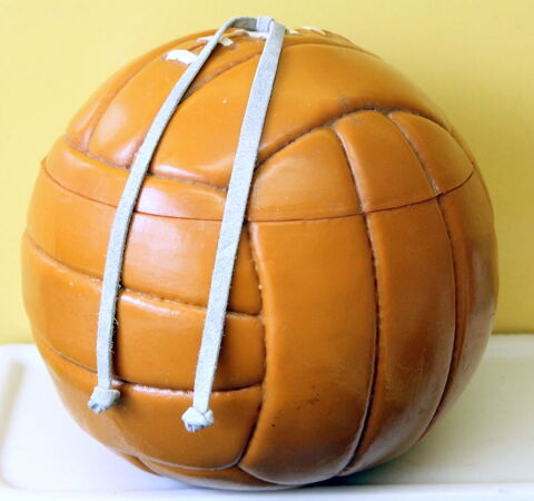 Bac a gla�ons - vide poche ballon de foot vintage 70 40 Issy-les-Moulineaux (92)