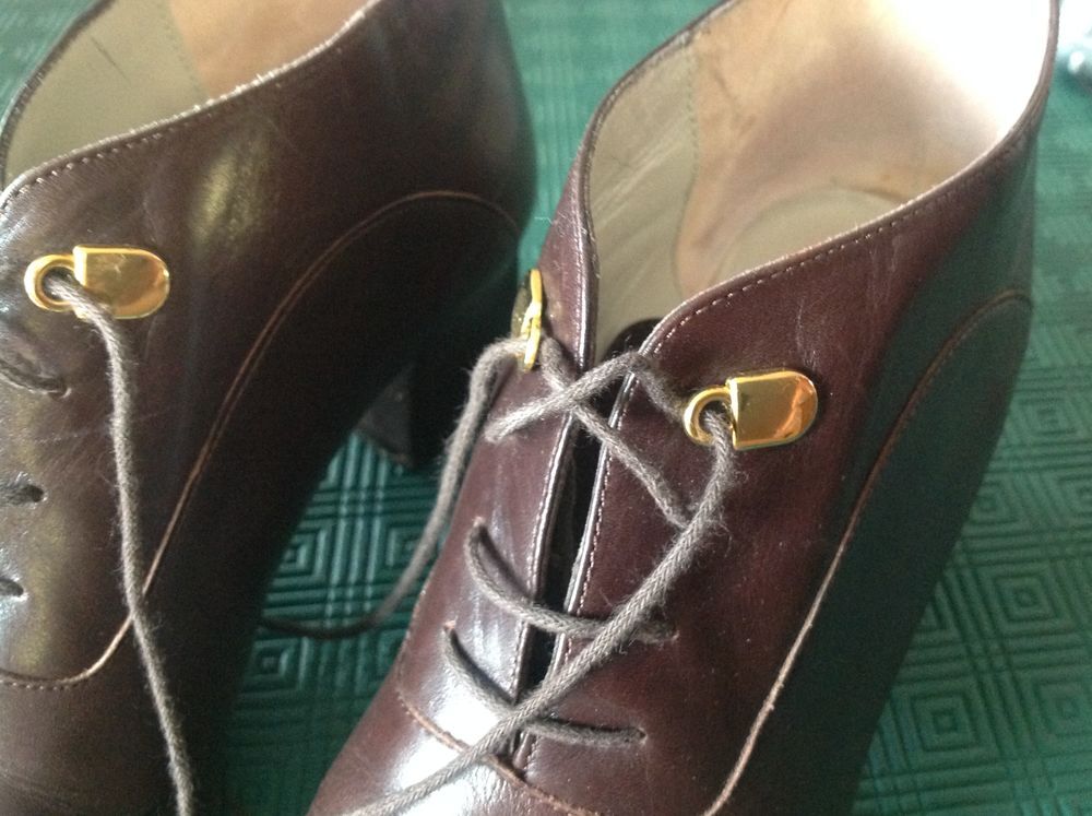 Belle paire de chaussures Minelli fa&ccedil;on bottines Chaussures