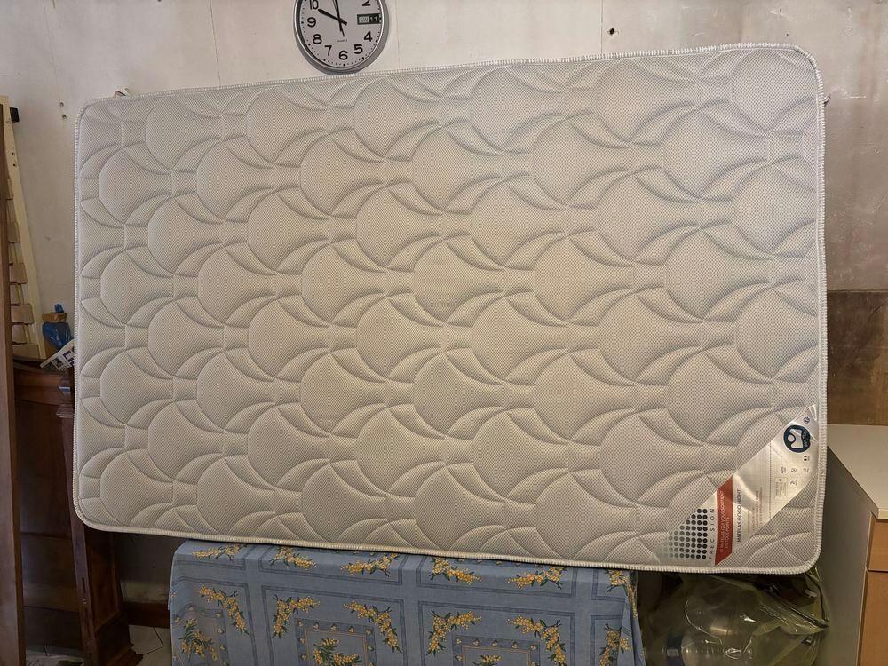 lit avec sommier et matelas Meubles