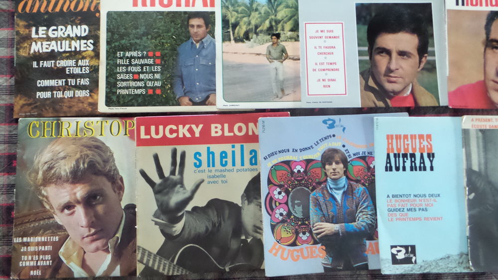 Lot de 20 disques 45 tours vinyles 4 titres ann&eacute;es 50 /60
CD et vinyles