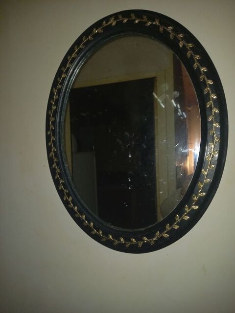   Miroir ovale noir bord d'un galon dor 