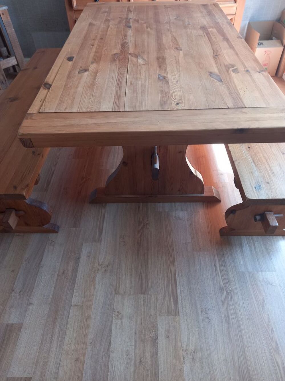 TABLE ET SES DEUX BANCS STYLE MONASTERE Meubles