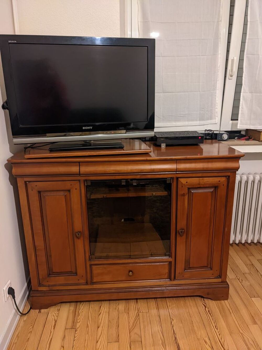 Meuble TV style Louis Philippe. Meubles