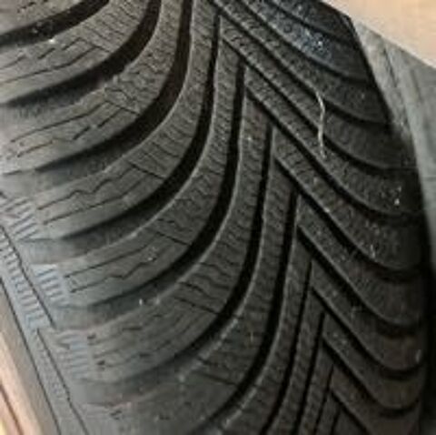 Pi&egrave;ces et &eacute;quipements Voiture Pneu voiture - roue  occasion Metz 57000