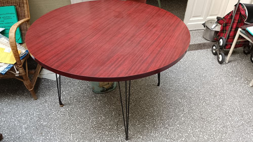 Table formica vintage pieds Eiffel ronde Meubles