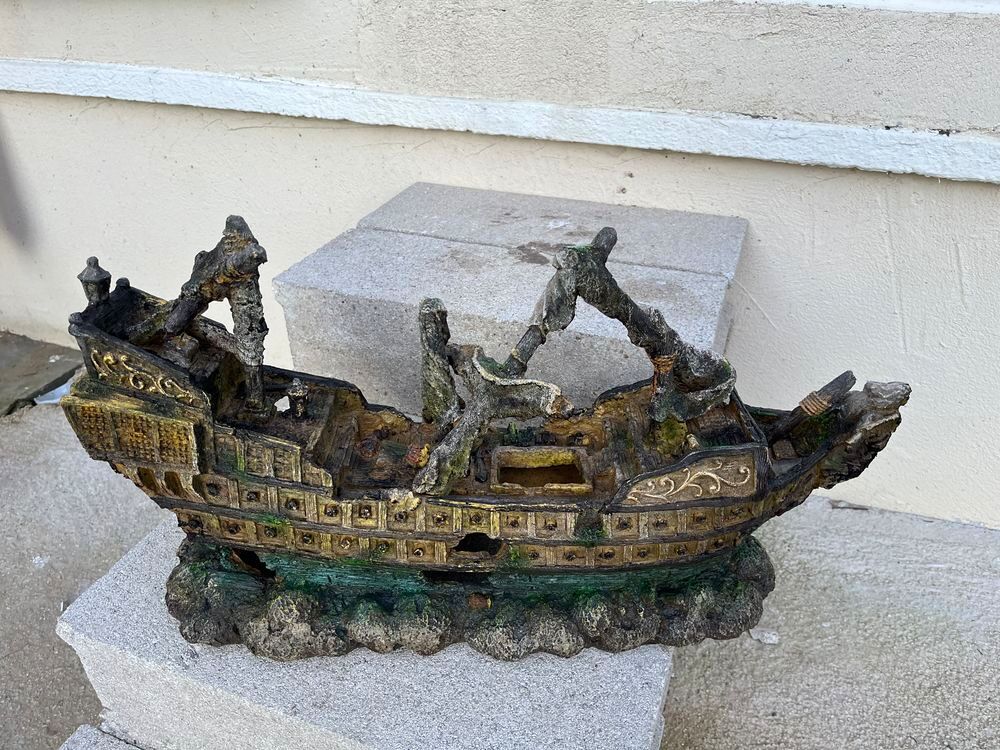 d&eacute;coration aquarium bateau Décoration