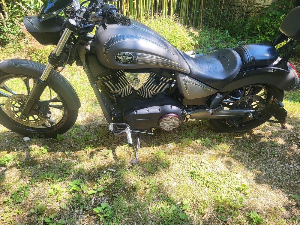 VICTORY MOTORCYCLES 2011 occasion 79220 Sainte-Ouenne