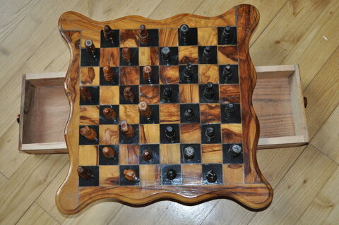 jeu d'echec en bois vernis comme neuf aec tous ses pions Le Chambon-Feugerolles (42)