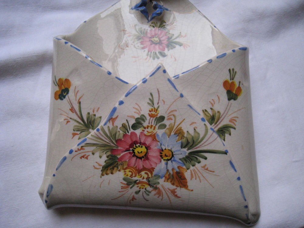 Enveloppe fa&iuml;ence sign&eacute; Bassano 1984 Décoration
