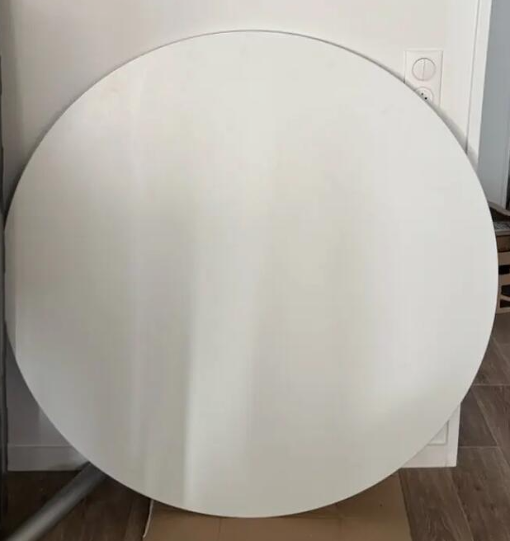 Table blanche neuve ? d&eacute;mont&eacute;e, pr&ecirc;te &agrave; emporter Meubles
