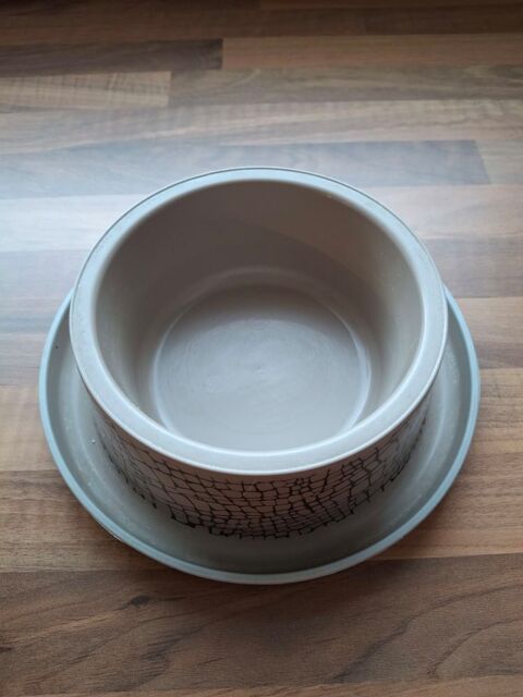 Gamelle avec rebord anti-fourmis 5 69003 Lyon