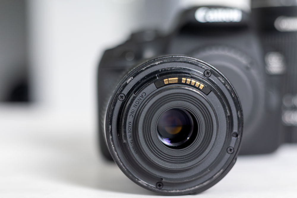Boitier CANON 2000D avec 2 objectifs et accessoirs Photos/Video/TV